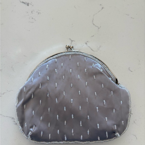 Silver beaded Clutch Bag with detachable crossbody chain - Picture 4 of 6